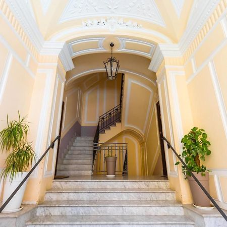 Grand Classic Apartment At San Martino By Napoliapartments Exterior photo