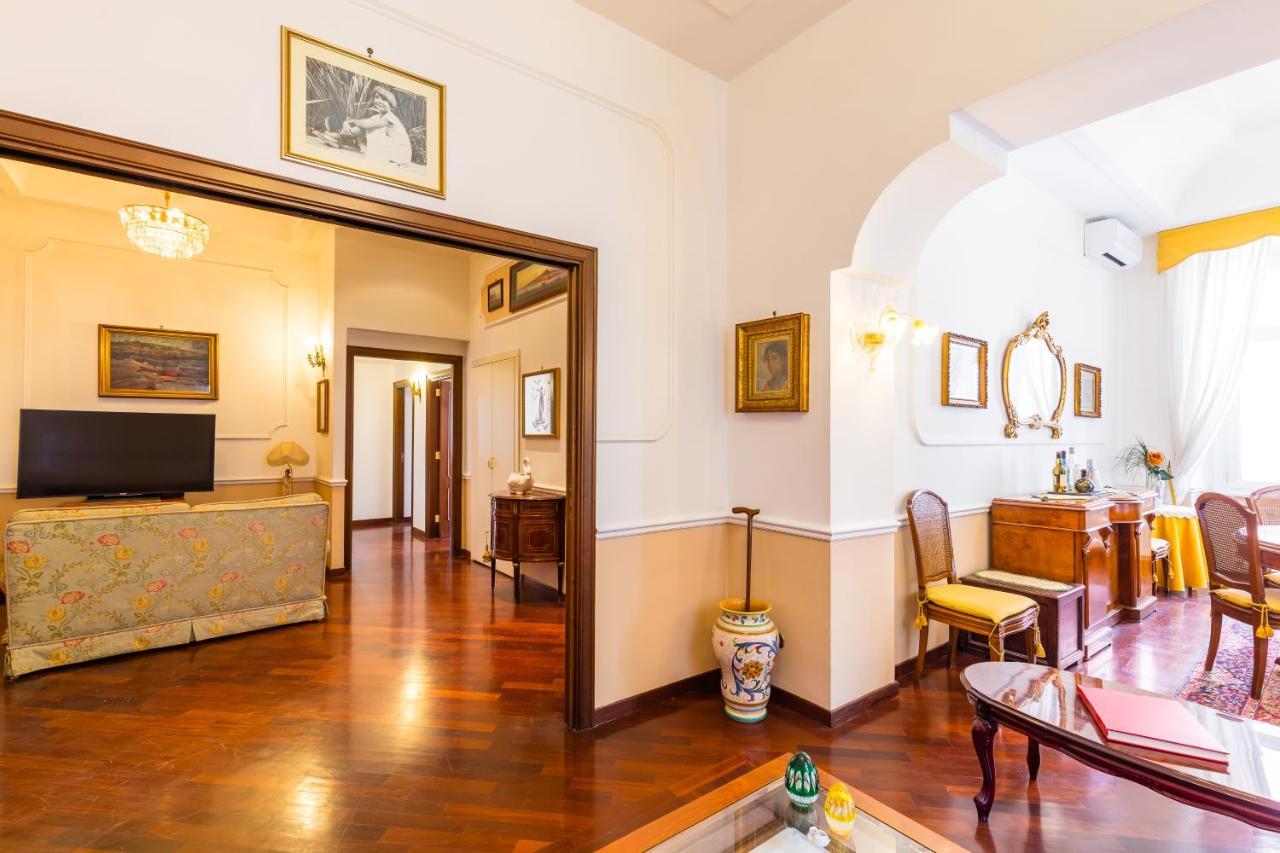 Grand Classic Apartment At San Martino By Napoliapartments Exterior photo